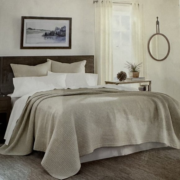 NEW Southern Tide Market Square Quit Coverlet Full / Queen - orig. $230 - Picture 1 of 6